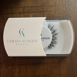 Camara Aunique Beauty Lashes